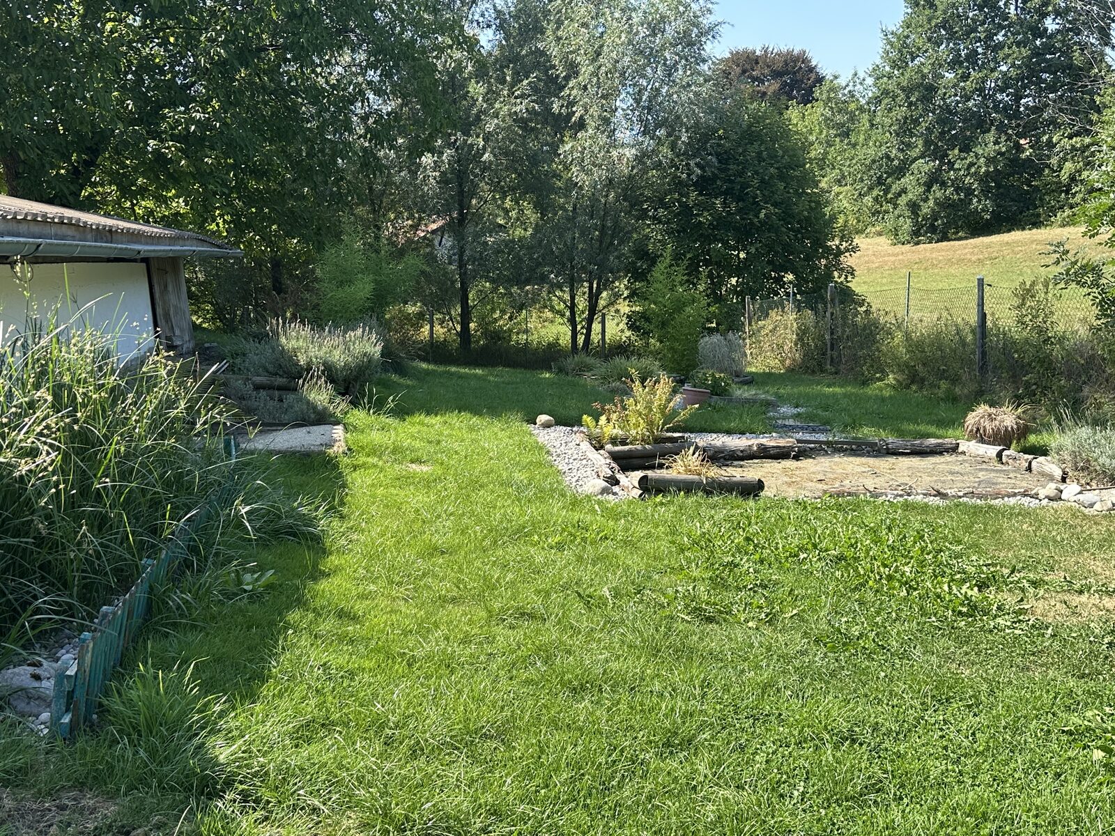 Eingezäunte private Spielwiese